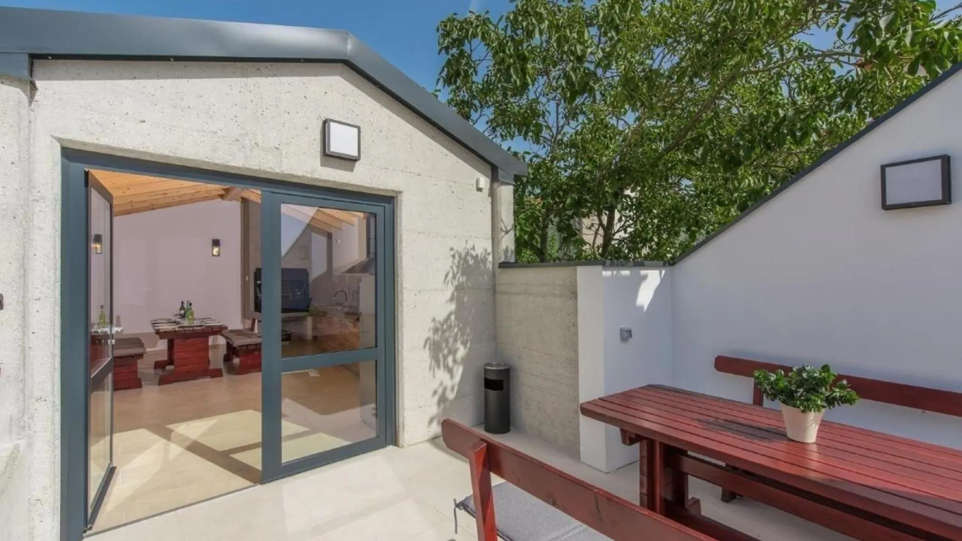 Wohnung In Pjescana Uvala Mit Terrasse Und Garten