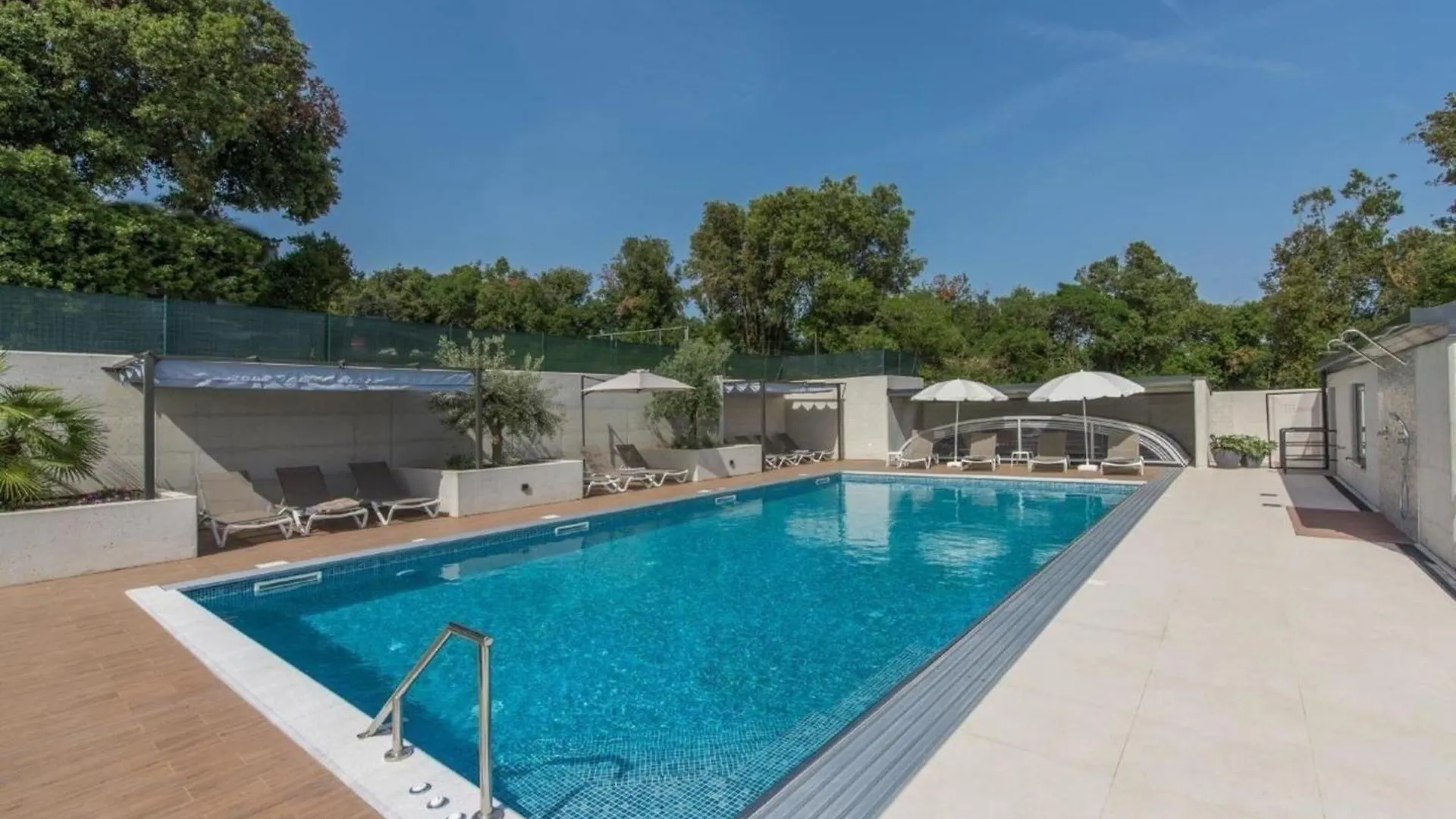 Wohnung In Pjescana Uvala Mit Terrasse Und Garten