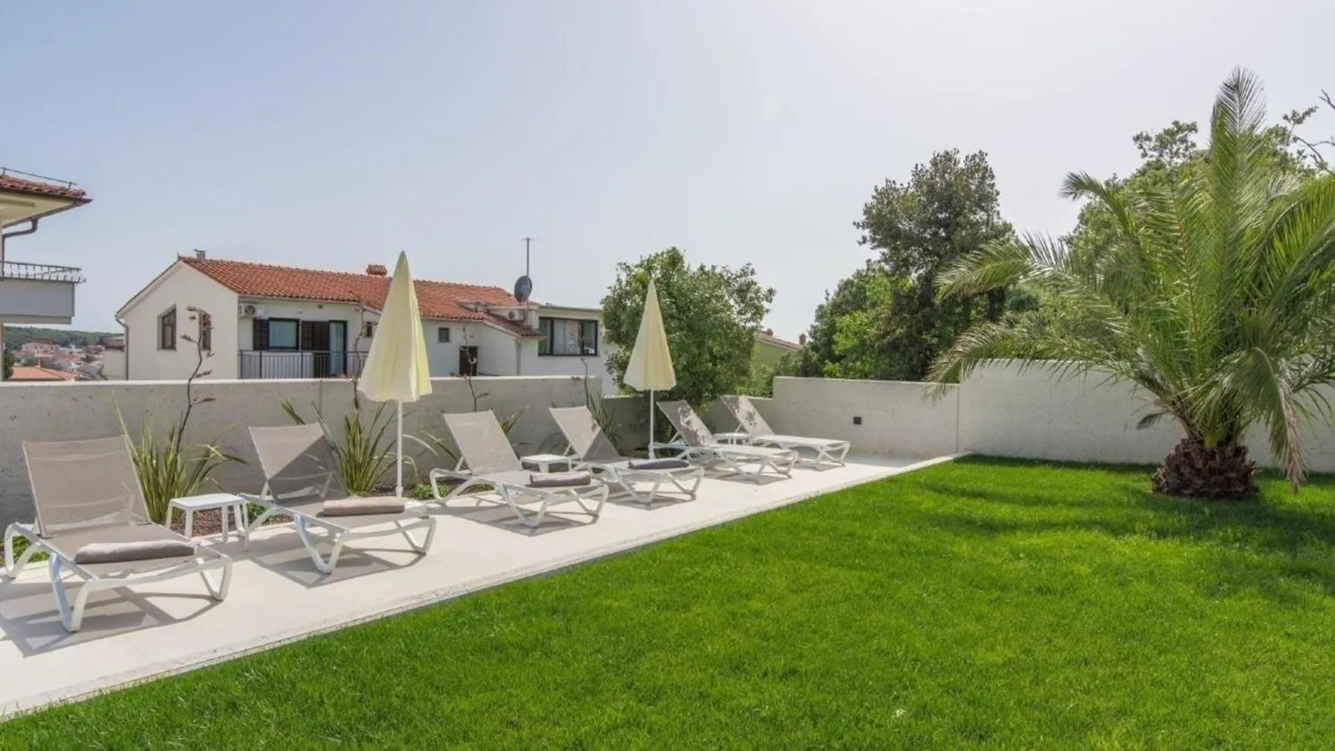 Apartment Wohnung In Pjescana Uvala Mit Terrasse Und Garten