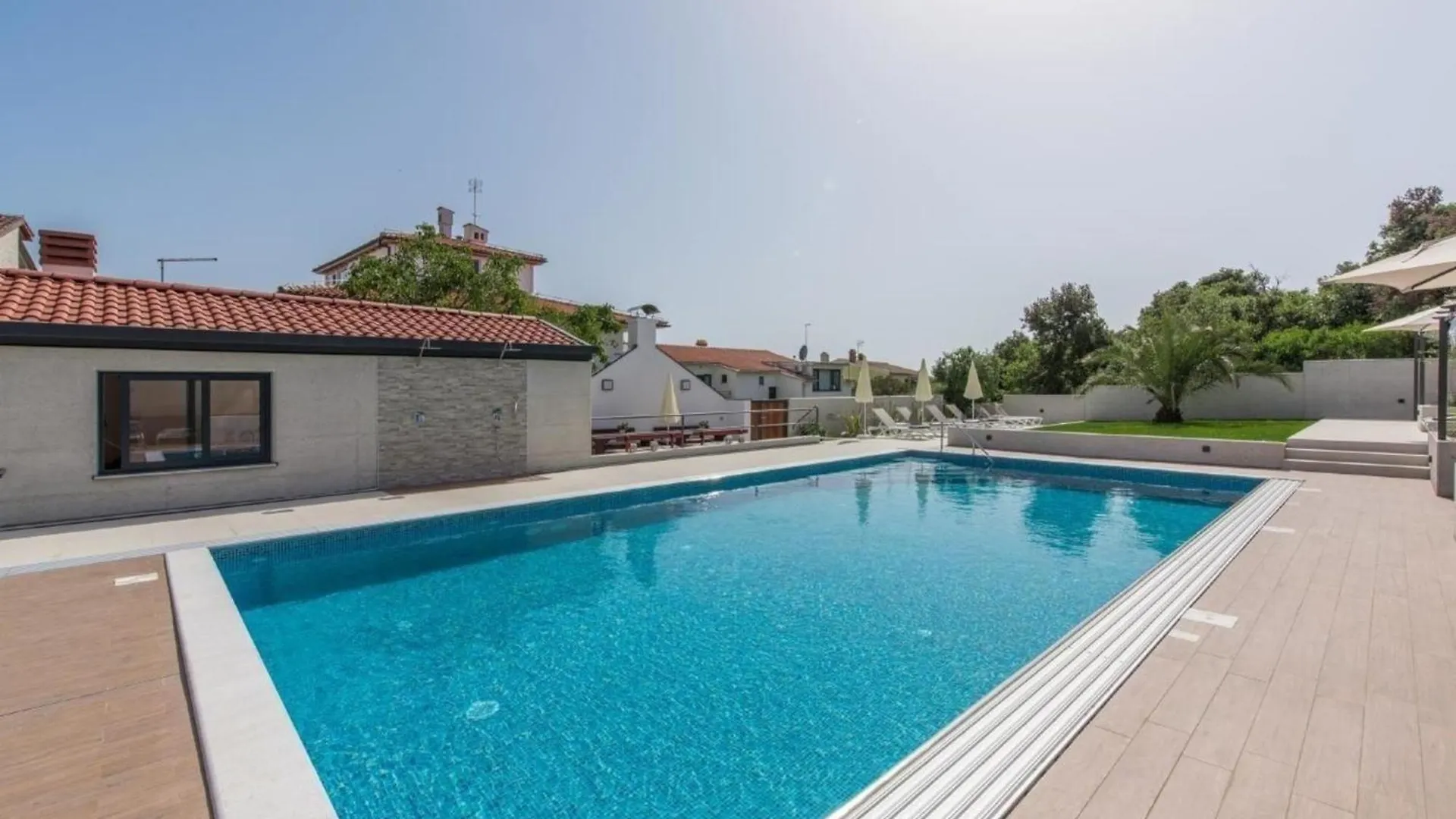 Wohnung In Pjescana Uvala Mit Terrasse Und Garten